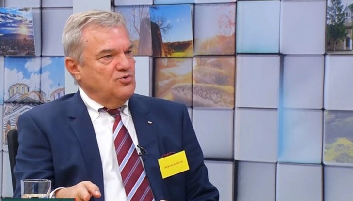 По време на телевизионно участие Румен Петков беше с жълта табелка, на която пише "Неваксиниран“ По време на телевизионно участие Румен Петков беше с жълта табелка, на която пише "Неваксиниран“