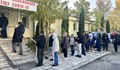 Опашки от желаещи да се ваксинират се извиха пред столична болница