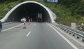 Камион аварира до тунел Витиня