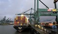 Близо 2 тона кокаин е открит, скрит във фураж на пристанището в Ротердам