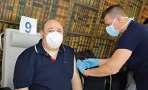 Любо Нейков се ваксинира във ВМА