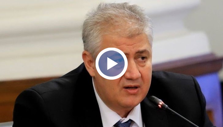 Министърът на здравеопазването твърди за този лист, че е с фалшифициран подпис