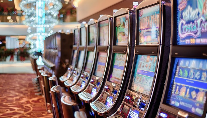 Мъжът проиграл 420 лв. в зала, намираща се на ул. "Борисова" в Русе и за да оправдае липсата на парите пред работодателя си, е подал неверни данни в полицията