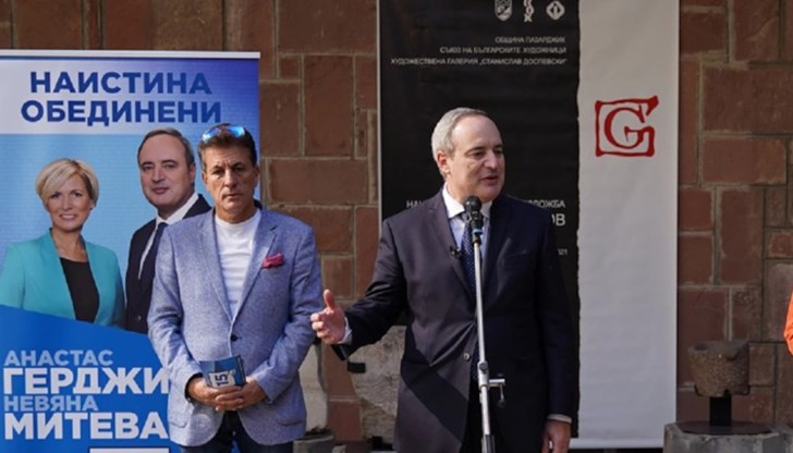 Бездействието на властта е престъпно, струва човешки животи и ще остави без доходи в най-тежките зимни месеци хиляди българи, коментира той Бездействието на властта е престъпно, струва човешки животи и ще остави без доходи в най-тежките зимни месеци хиляди българи, коментира той