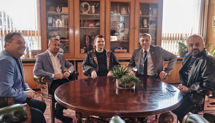 Лидерът на ГЕРБ отказа да коментира и думите на служебния вътрешен министър Бойко Рашков, че ГЕРБ и ДПС купуват гласове