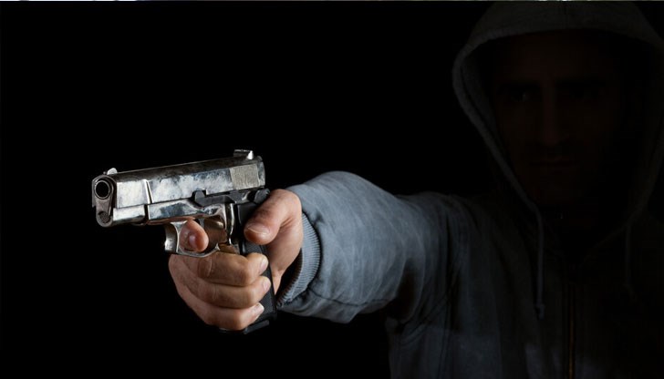 Двама мъже са засекли таксиметровата кола и са отмъкнали дамска чанта с пари