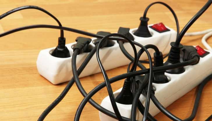 Доставчиците на ток за бита искат помощ от държавата, за да не се стигне до голямо поскъпване на тока за бита от 1 януари и от 1 юли догодина
