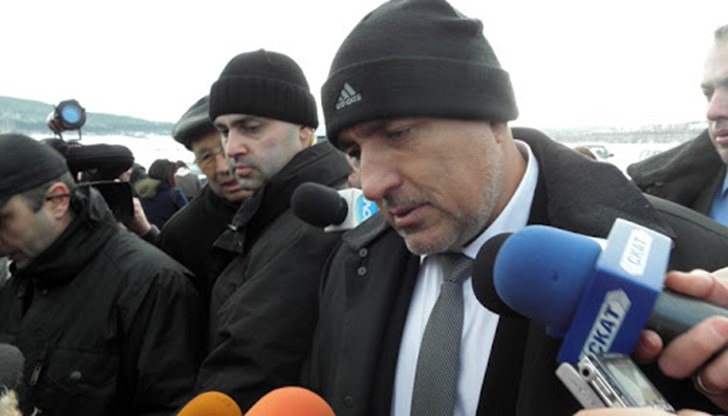 За Бойко Борисов горките хора са се пренесли в един по-добър свят, защото тук те са теглили зловещото тегло на Румен Радев За Бойко Борисов горките хора са се пренесли в един по-добър свят, защото тук те са теглили зловещото тегло на Румен Радев