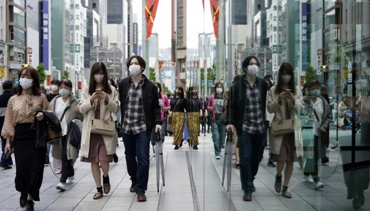 В японската столица, която има население повече от два пъти по-голямо от това на България, се наблюдава трайна тенденция на спад в разпространението на вируса