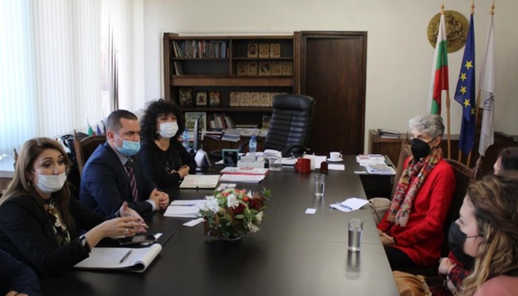 Пенчо Милков се хвали с постиженията си пред Нанси Шилър