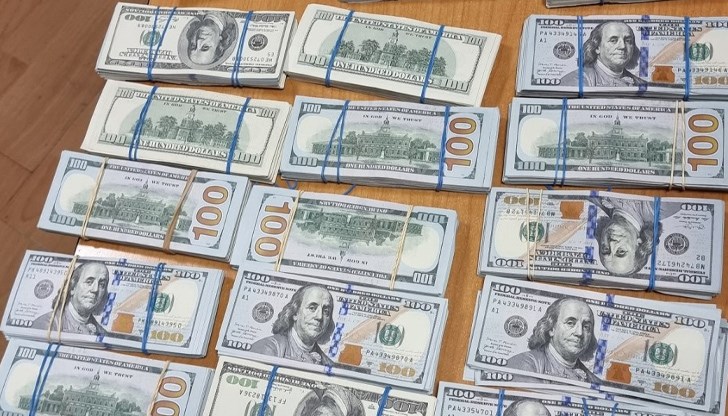 Валутата е открита в товарен автомобил Валутата е открита в товарен автомобил