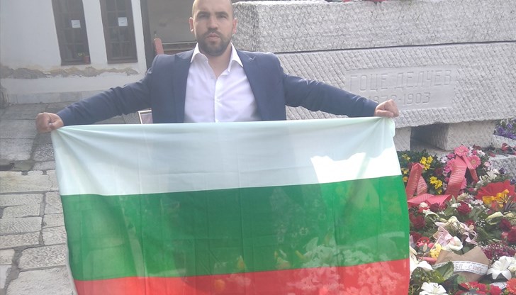 "В следващите седмици предстои да изградим ядрото на партията и да представим ръководство. Нашата цел - българите в РС Македония да управляват държавата", заяви Виктор Стоянов