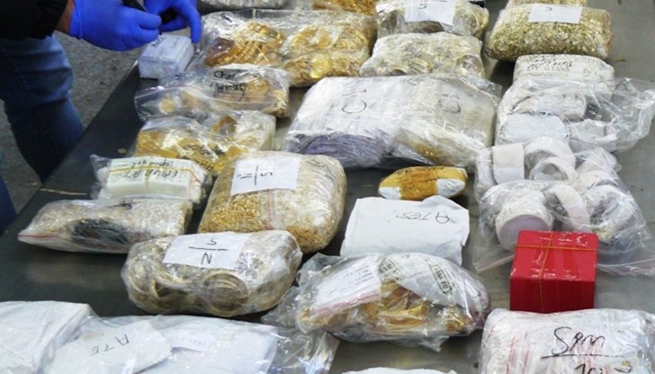 Натъкнаха се на над 40 кг златни накити, укрити в два тайника за близо 2,2 милиона лева