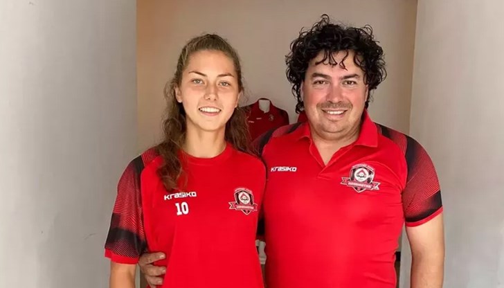 Ева учи в Математическа гимназия „Баба Тонка“ Ева учи в Математическа гимназия „Баба Тонка“