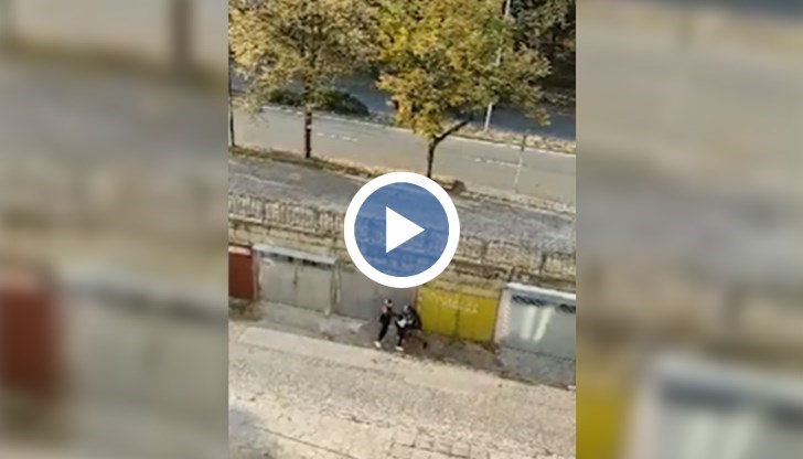 В момента на нападението служителят не е бил на работа