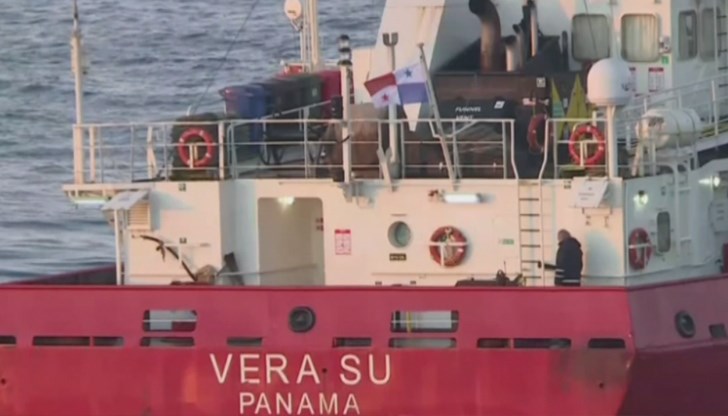 Български капитан с екипаж се качва на кораба Vera Su, е разпоредил министърът на транспорта