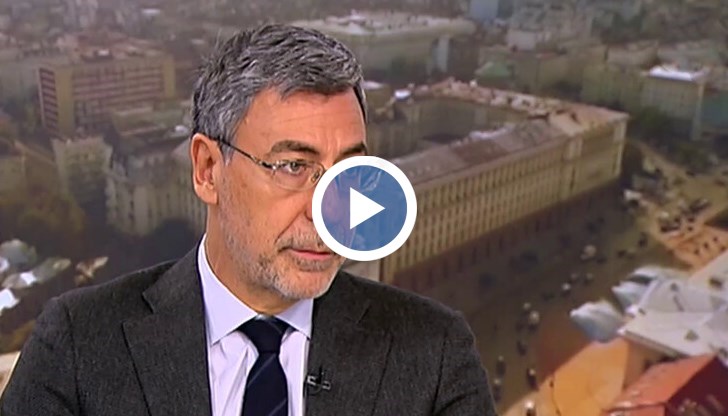 „Президентът Радев по всяка вероятност не е знаел за това. Не допускам, че български президент може да подпише указ, видимо противоконституционен, ако е знаел за това. Най-вероятно кандидатът е подписал декларация с невярно съдържание и той се е предоверил”, коментира Вълчев