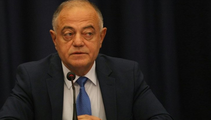 Поводът е, че Атанасов еднолично е сменил водача на листата Цецка Бачкова