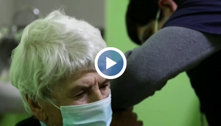 Анализатори уточняват за CNN, че основните причини за нежеланието за ваксинация са слабите кампании, конспиративни теории и общо недоверие в институциите