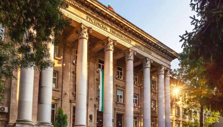 Занятията може да се провеждат присъствено, ако 100% от преподаватели и студенти, участващи в тях са ваксинирани или разполагат с отрицателен Ковид тест Занятията може да се провеждат присъствено, ако 100% от преподаватели и студенти, участващи в тях са ваксинирани или разполагат с отрицателен Ковид тест