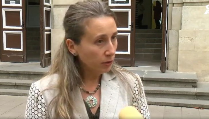 Директори и учители са категорични, че контролът е трудно постижим