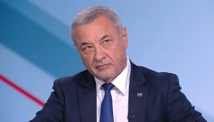 По думите му партиите от патриотичния спектър са наясно, че няма да влязат в следващия парламент