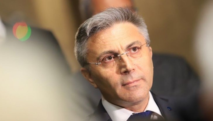 Ако това наистина се случи, то за първи път етнически турчин ще влезе в битката за най-високия пост в държавата. Ако това наистина се случи, то за първи път етнически турчин ще влезе в битката за най-високия пост в държавата.