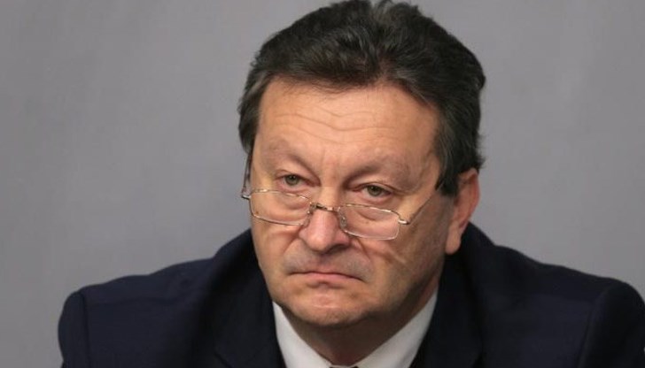 По примера на Испания, по примера на Гърция, където държавата пое определени ангажимент, посочи енергийният експерт