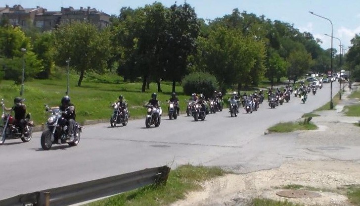 Всички мотористи, фенове и любители на двуколесни моторни превозни средства са добре дошли на картинг пистата на ДЗС Всички мотористи, фенове и любители на двуколесни моторни превозни средства са добре дошли на картинг пистата на ДЗС