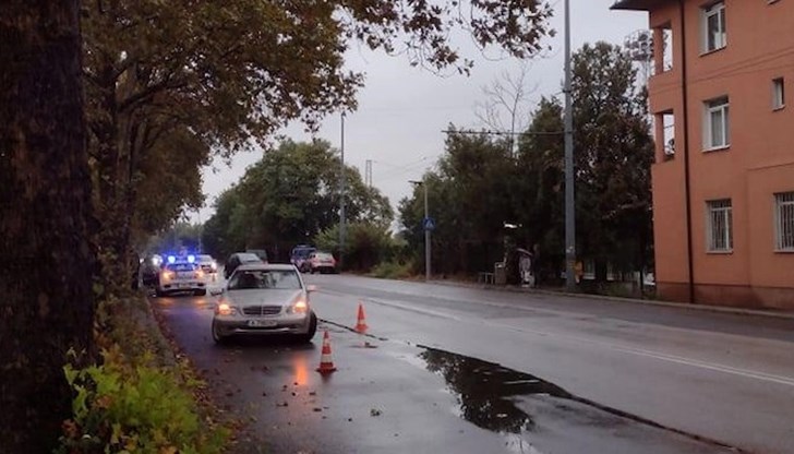 Шофьорът казал, че е охранител и се е прибирал от работа, но не е видял пресичащите