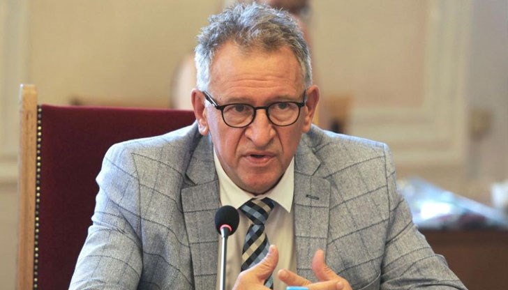 Нека се вземем в ръце и да спазваме мерките, иначе ни чака локдаун, призова здравният министър