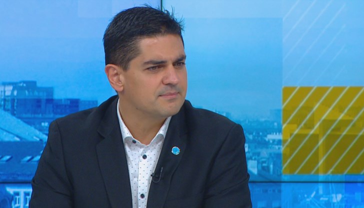 Коалиция с ГЕРБ и ДПС за нас е невъзможна, независимо дали те се извинят, както казват г-н Петков и г-н Василев, такава коалиция е невъзможна