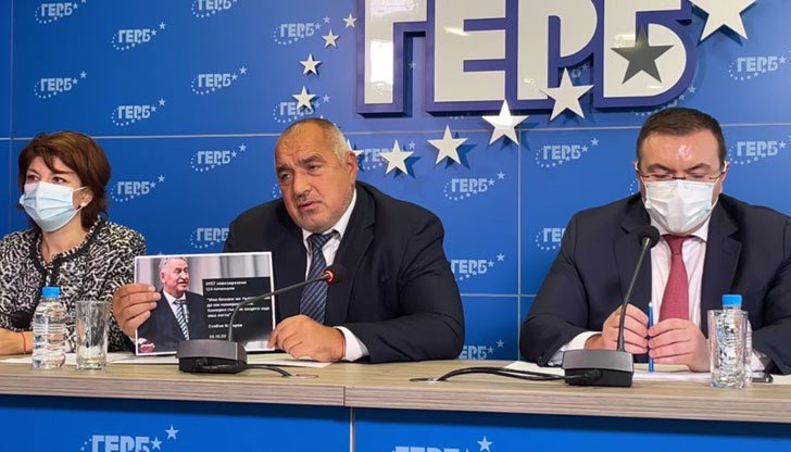 На него му звънят за легла, а на мен за парцели в гробищата