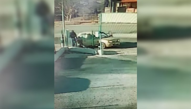 Жената споделя в социалната мрежа видеозапис на случката