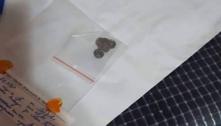 Откриха антични монети, украшения и металотърсач