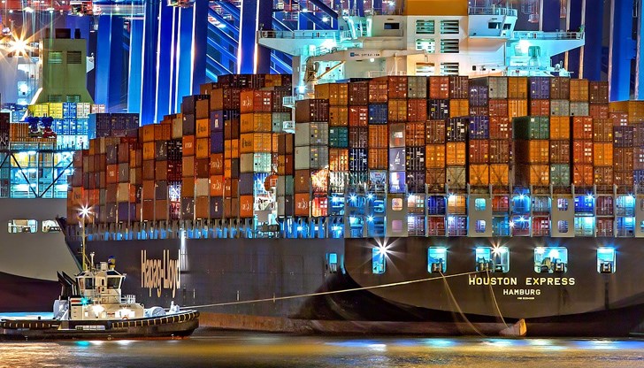 Пандемията доведе до намаляване на транспортния капацитет в глобален мащаб и до забавяне на международната търговия Пандемията доведе до намаляване на транспортния капацитет в глобален мащаб и до забавяне на международната търговия