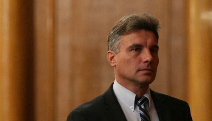 Българската политика и без това стана поприще за неудачници и цървули, а напускането й от знакови лица като проф. Христов прави това още по-катастрофално