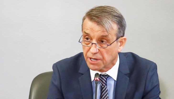 Според него няма противопоказания за ваксиниране при лимфоми, хашимото, астма и имуносупресивни заболявания