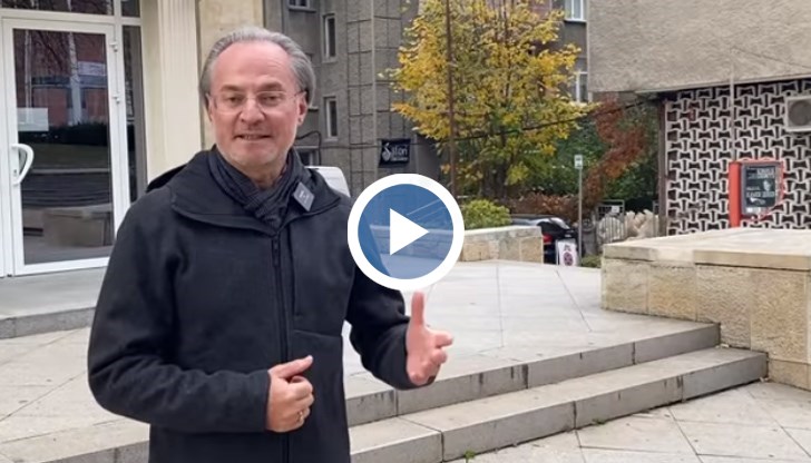 Нарушението на Конституцията е едно от основанията за прекратяване на правомощията на президента, коментира Панов във фейсбук