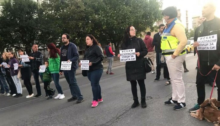 Това твърди мъж, притекъл се първи на помощ на трите млади жени Това твърди мъж, притекъл се първи на помощ на трите млади жени