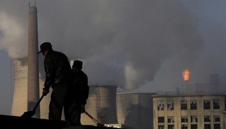 Мащабният недостиг на електроенергия, причинен от скок на цените на въглищата в най-големия износител в света, ще навреди на собствения растеж на Китай
