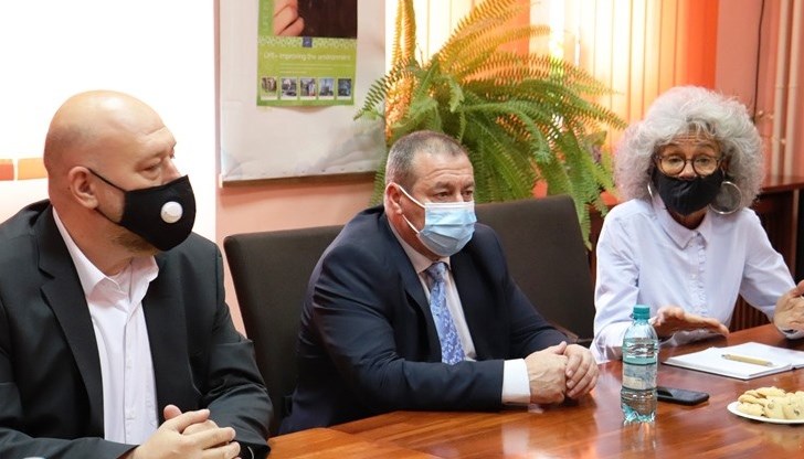 По време на днешните разговори бе постигнато споразумение за своевременно информиране при пожари и аварии, водещи до замърсяване на водите и въздуха По време на днешните разговори бе постигнато споразумение за своевременно информиране при пожари и аварии, водещи до замърсяване на водите и въздуха