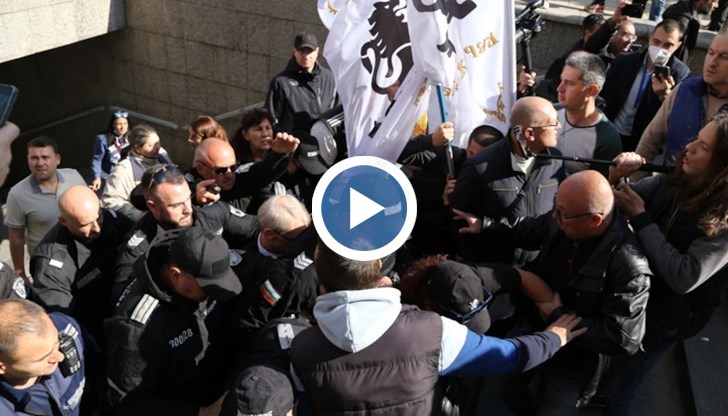 Два протеста срещу Стойчо Кацаров блокираха центъра на София