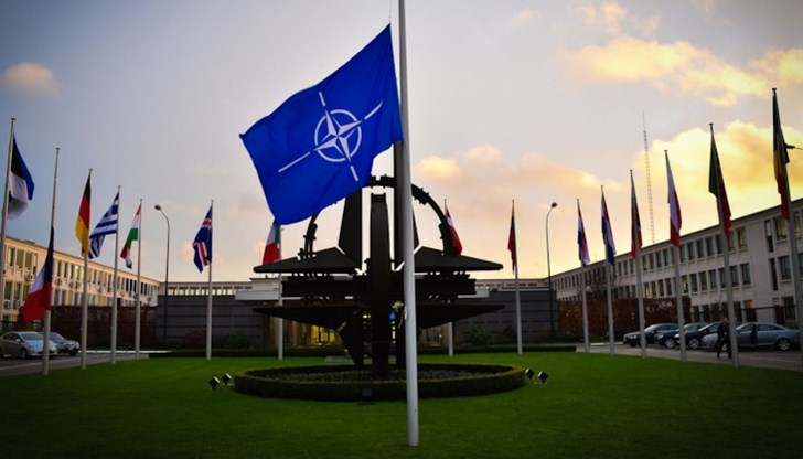 Приемането на Украйна в НАТО би било изключително "опасна стъпка"