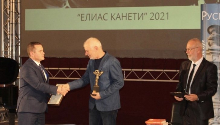 Кметът на Русе връчи Националната литературна награда "Елиас Канети" на проф. Иван Станков