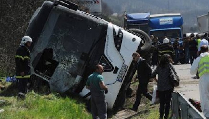 На 13 април 2018 г. на магистрала ,,Тракия" при катастрофа между лек автомобил и автобус загинаха шестима души