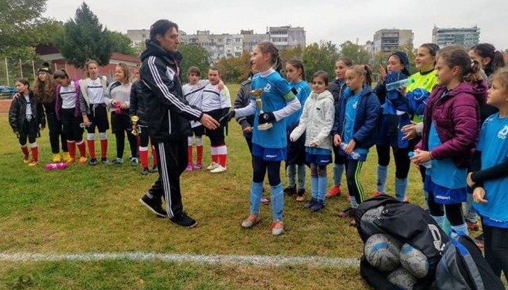 Право на участие имаха състезателки, родени след 01.01.2009 година