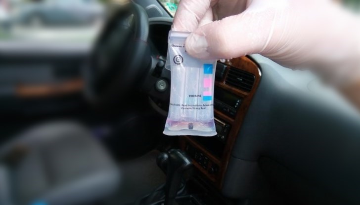 Младият шофьор бил проверен, защото използвал мобилен телефон, докато шофира Младият шофьор бил проверен, защото използвал мобилен телефон, докато шофира