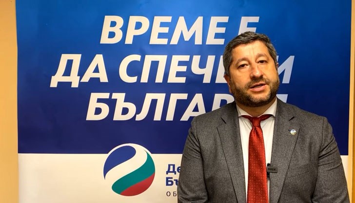 Оспорва се твърдението, че флашката с документи е донесена след изтичане на срока