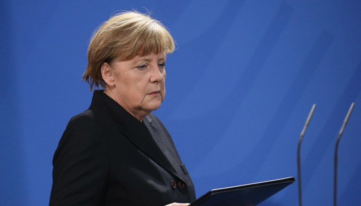 Меркел получи документ за освобождаване от поста и стана служебен канцлер на ФРГ